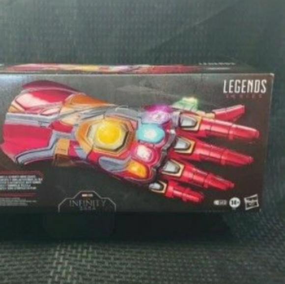 Iron Man Endgame Nano Gauntlet - Picture 4 of 4